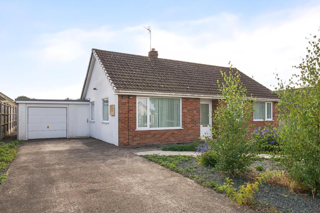 3-bed detached on Ashford Park, Pontesbury, Shrewsbury, £270,000