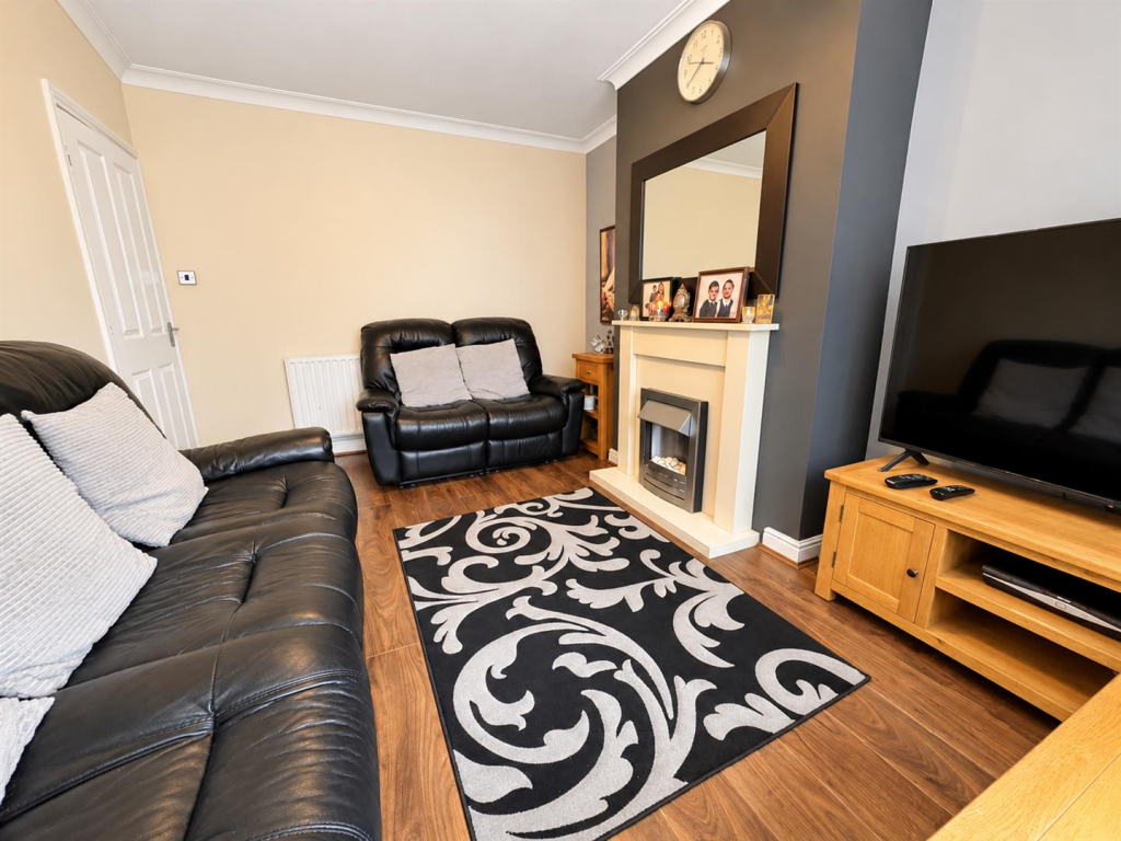 Fern Lea, Queensbury, Bradford photo 4