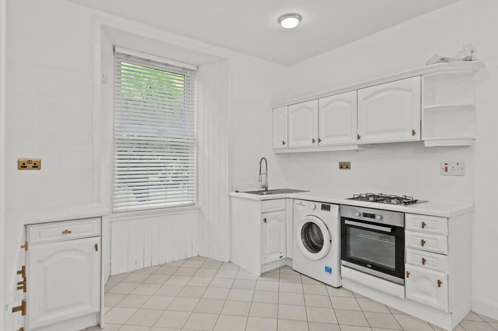 Apartment in Stirling, Lower Town, Braehead - View 6