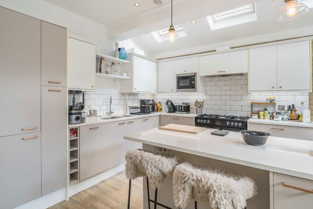 Apartment in London - View 3