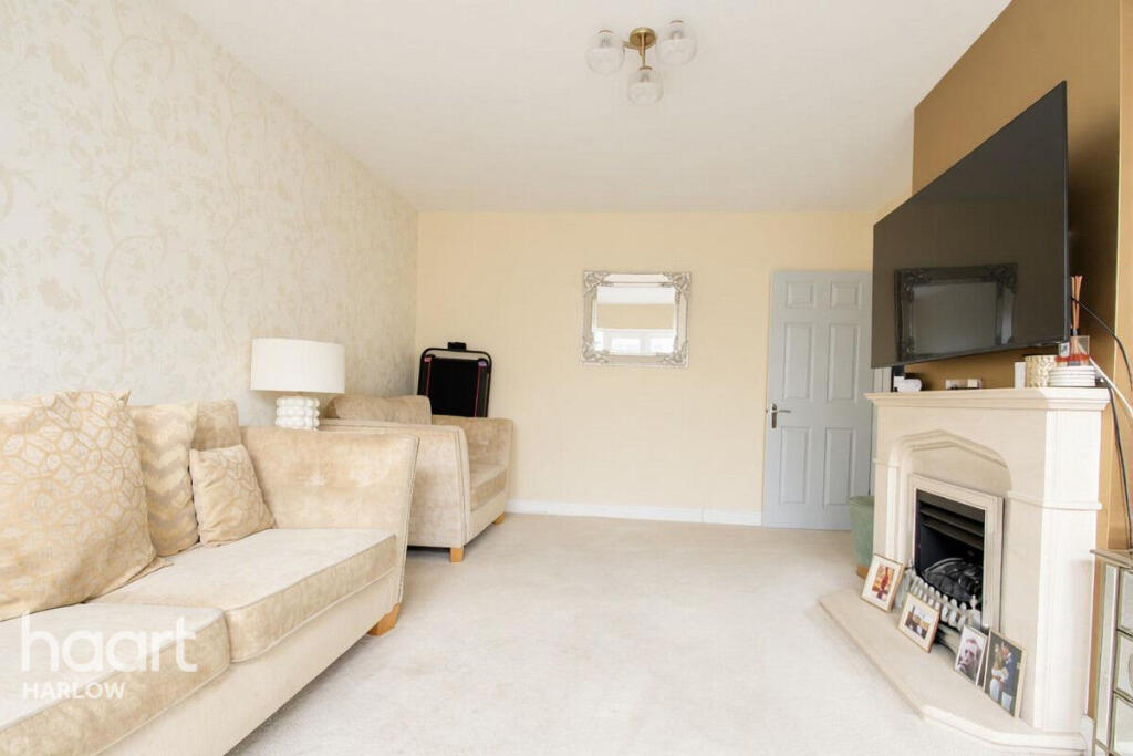 House in Harlow, Hare Street - View 5