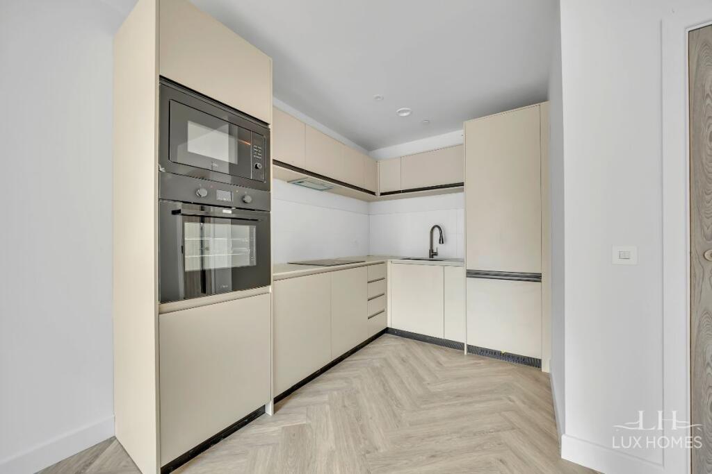 Apartment in Romford - View 4