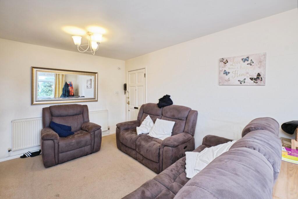 Apartment in Sandwell, West Midlands - View 3