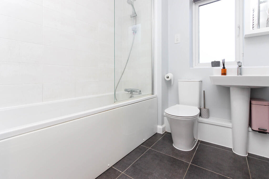 Apartment in Northampton - More