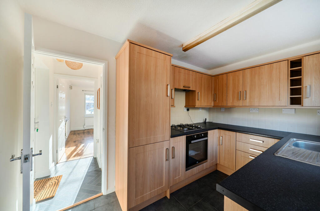 Alder Close, Woodhall Park, Swindon, SN2 photo 4
