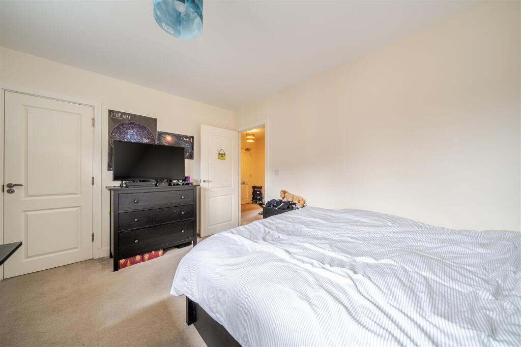 Apartment in Wokingham - More
