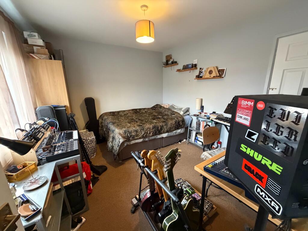 5 bedroom terraced house for rent