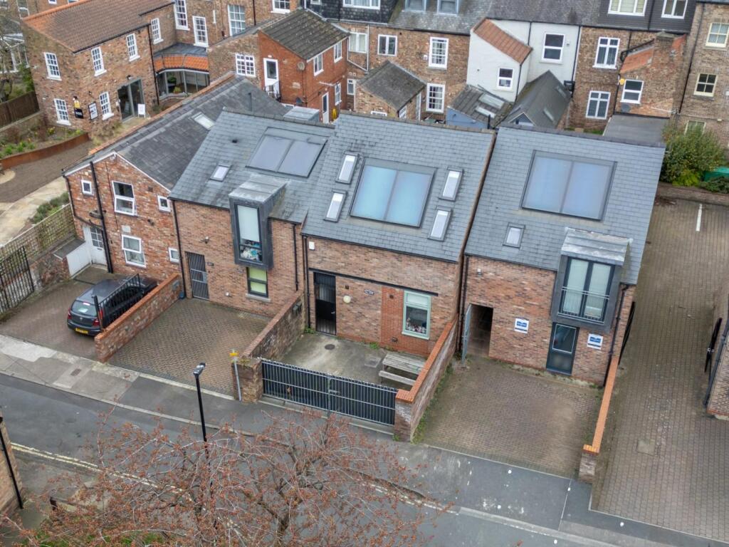 House in York - More