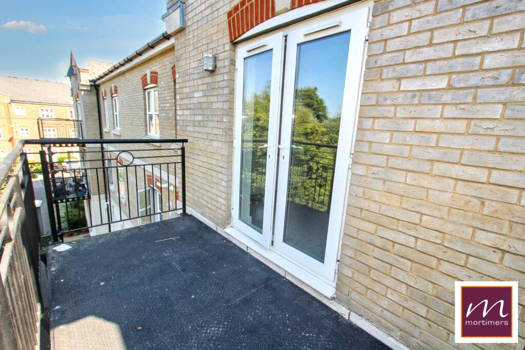 Apartment in Hemel Hempstead - View 3