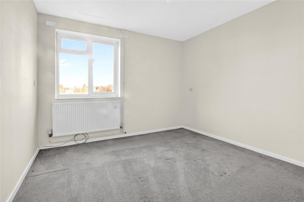 Lochinver, Bracknell, Berkshire, RG12 photo 5