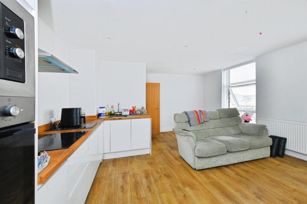 Apartment in Plymouth - View 4