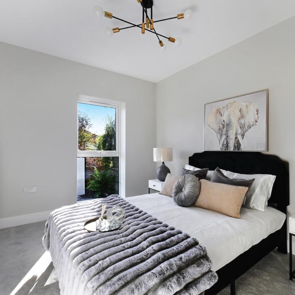 House in Sutton - View 5