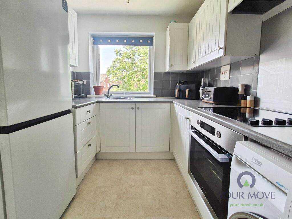 Oakleaf Drive, Polegate, East Sussex, BN26 photo 3