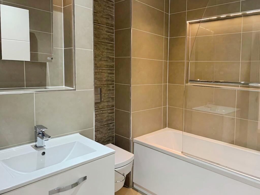 Apartment in Leeds, Arena Quarter, Woodhouse - View 5