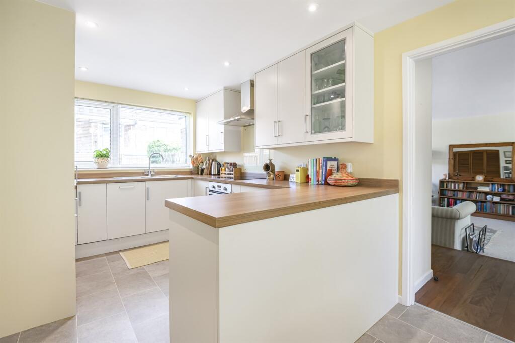 Abingdon Drive, Caversham Park, Reading photo 3