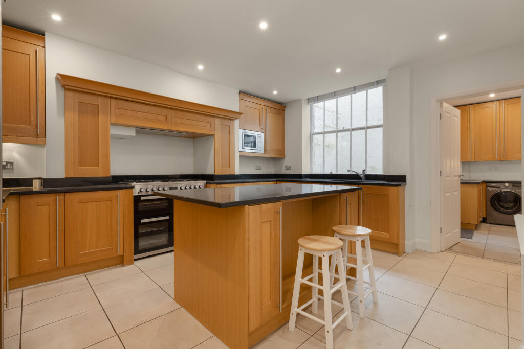House in London - View 5
