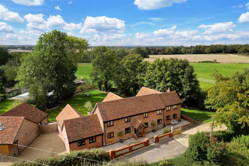 House in Dacorum, Water End, Great Gaddesden - View 4