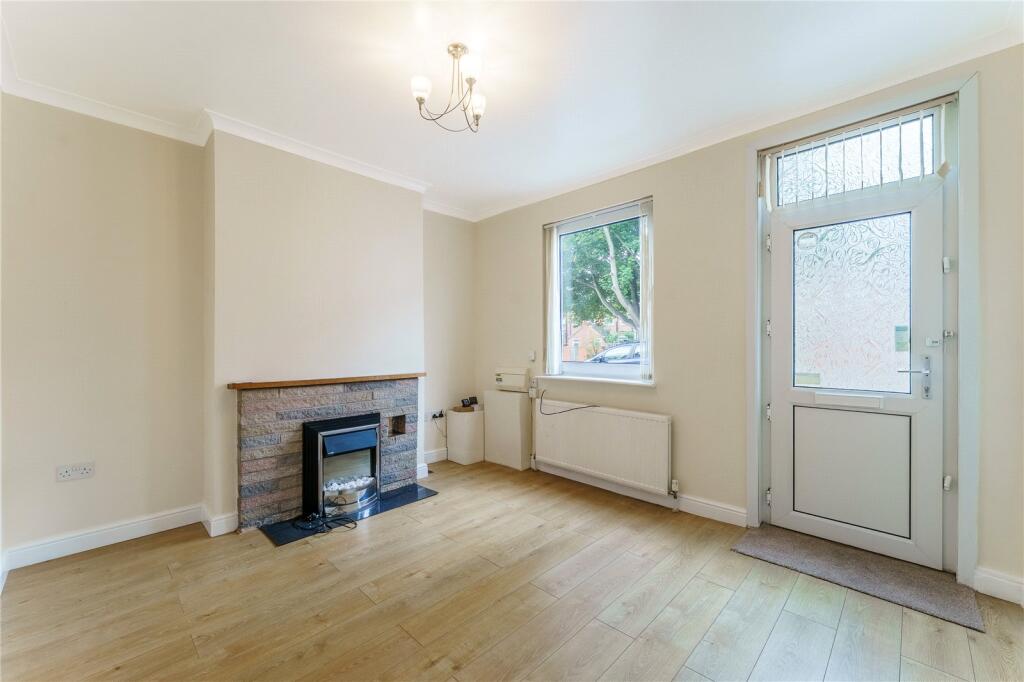 House in Wakefield, Micklefields, Glasshoughton - View 3