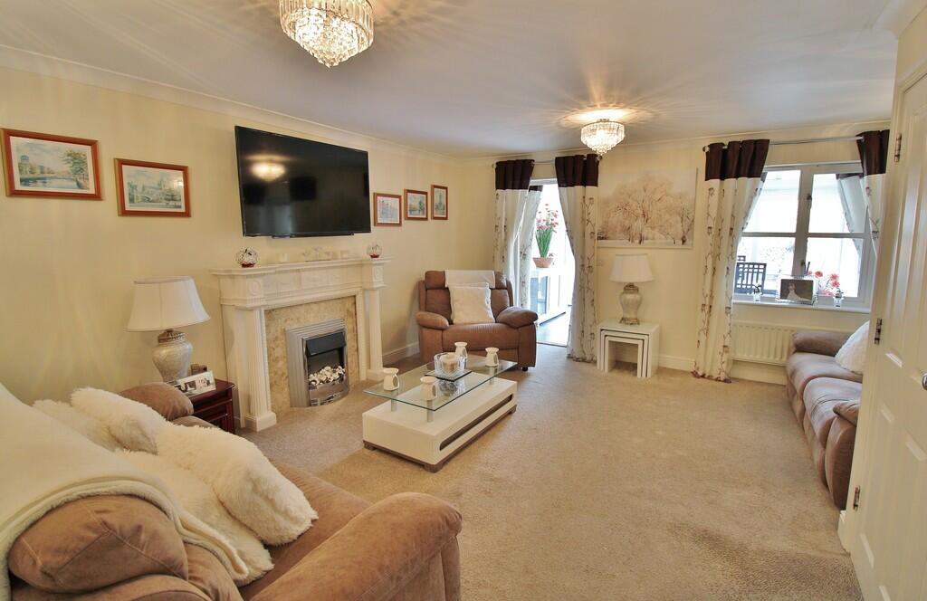 Mayles Lane, Knowle Village photo 4