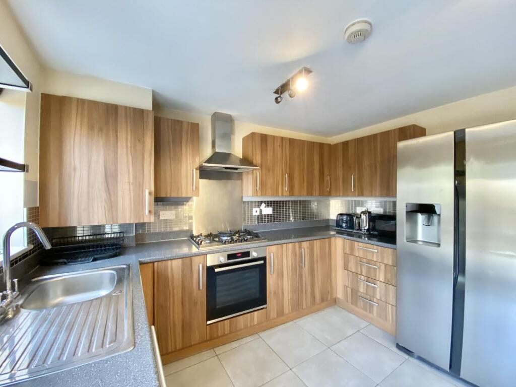 Varcoe Gardens, Hayes, UB3 2FJ photo 2