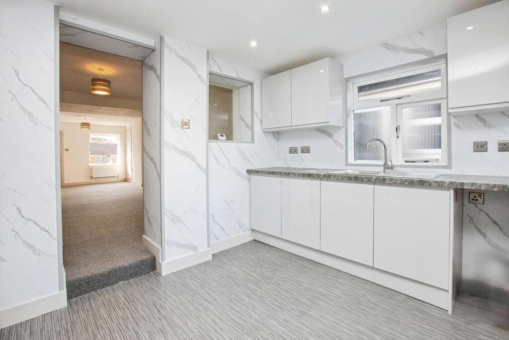House in Sutton-in-Ashfield, Sutton in Ashfield, Huthwaite - More
