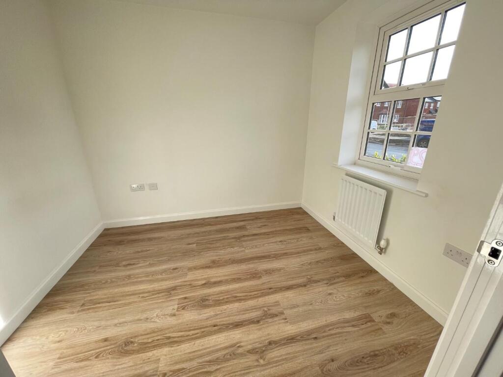 Watermill Way, Collingtree, Northampton photo 3