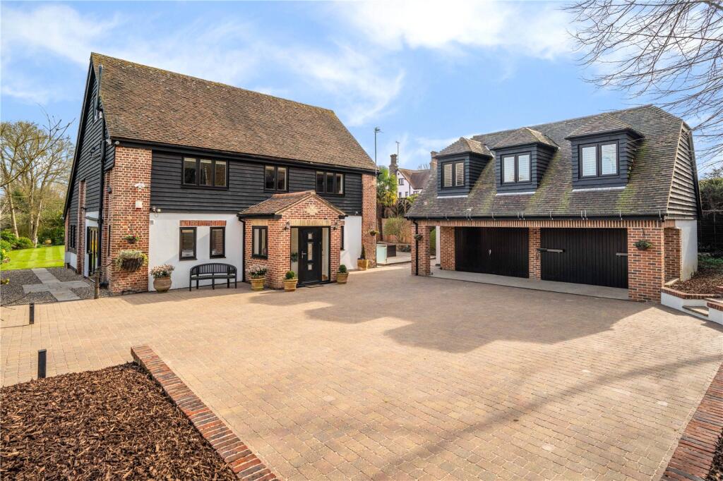 Main image of property: High Road, Loughton, Essex, IG10