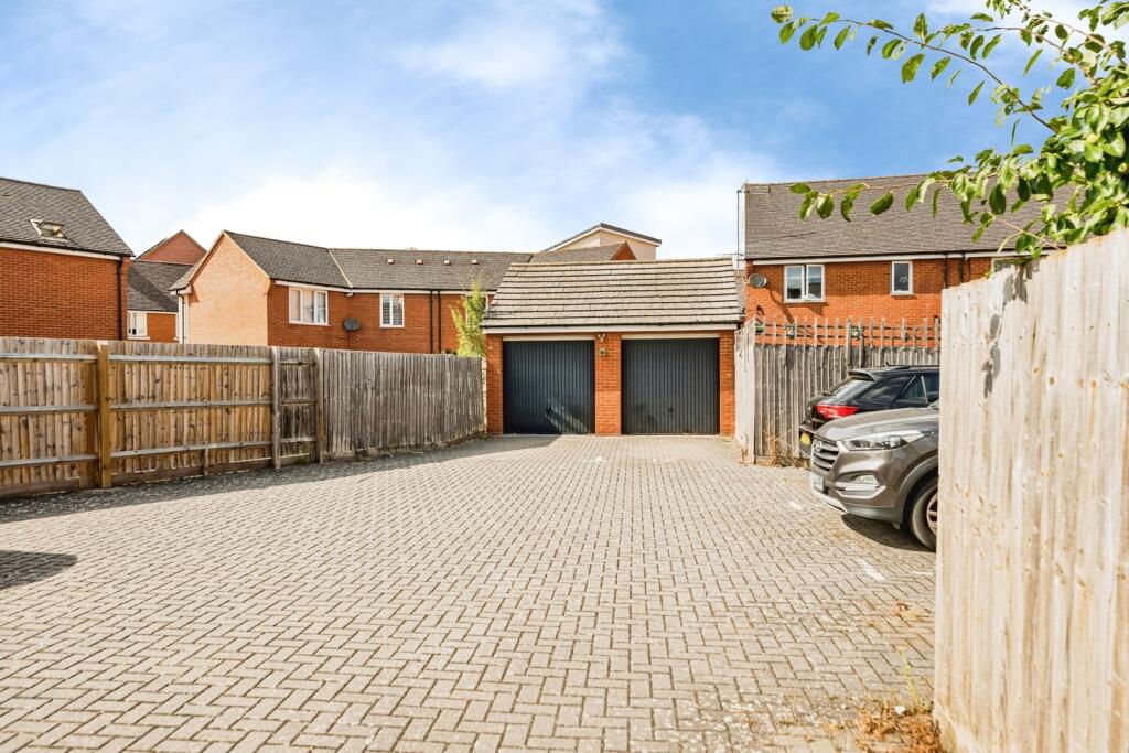 Apartment in Hemel Hempstead - View 4
