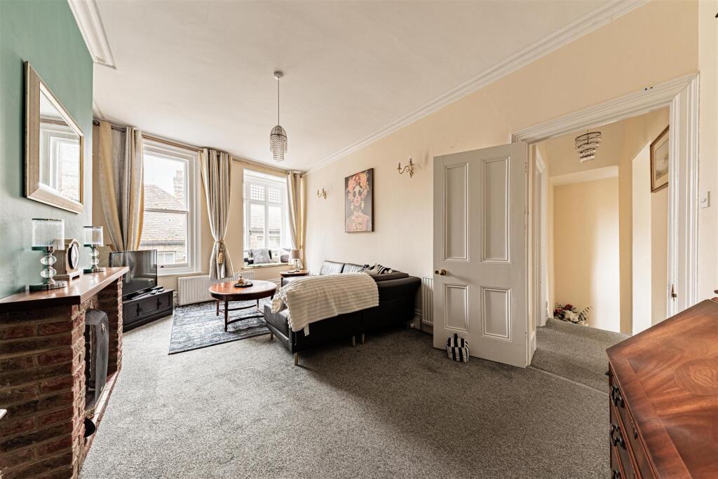 Apartment in Canterbury - More