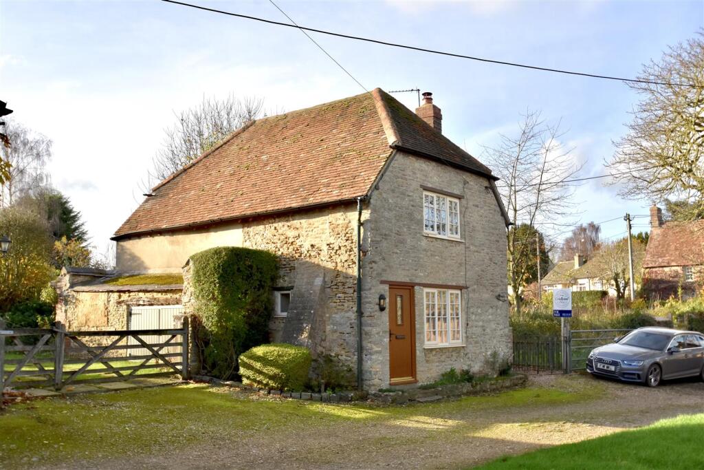 Main image of property: The Green, Hethe