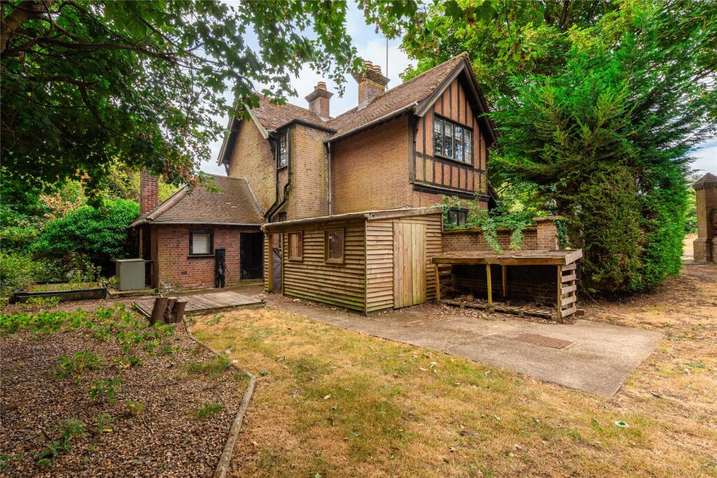 House in Luton - View 2