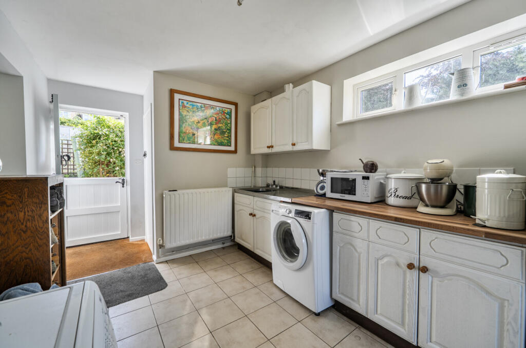 House in Lambourn, West Berkshire - More