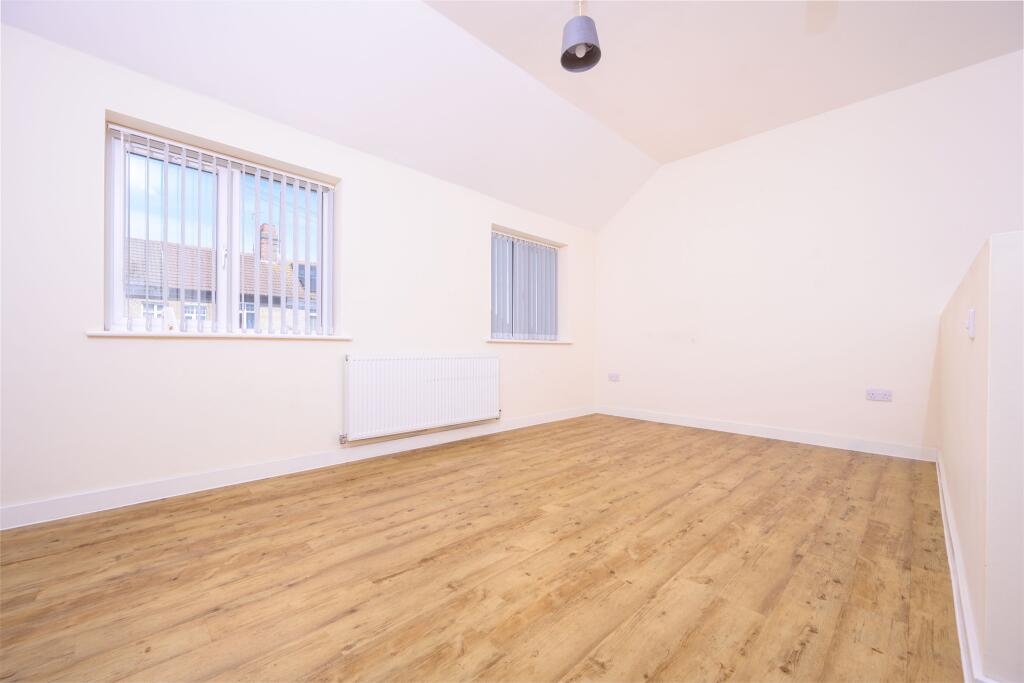 House in Kettering, Leisure Village - More