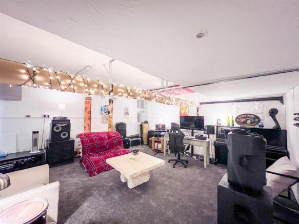 Garage / Studio