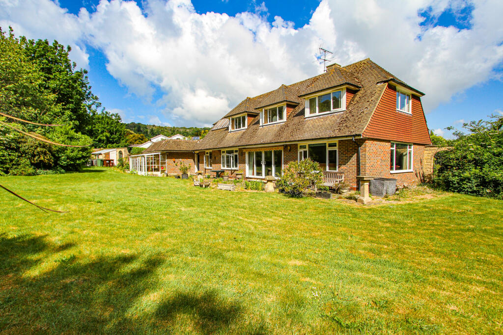 Fairway Close, Eastbourne photo 5