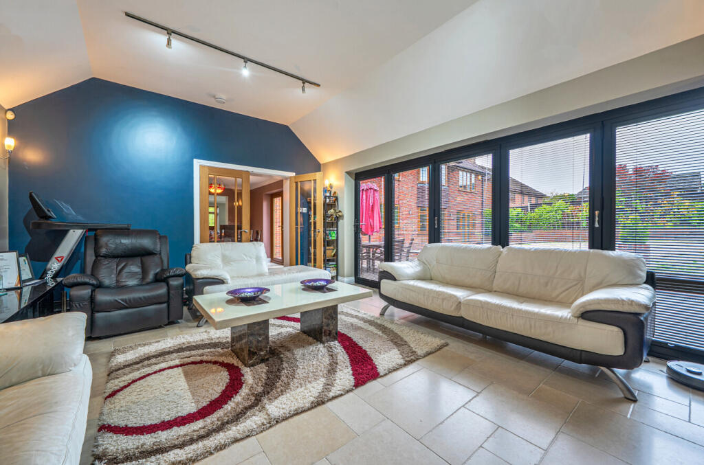 House in Binfield, Bracknell Forest - View 5