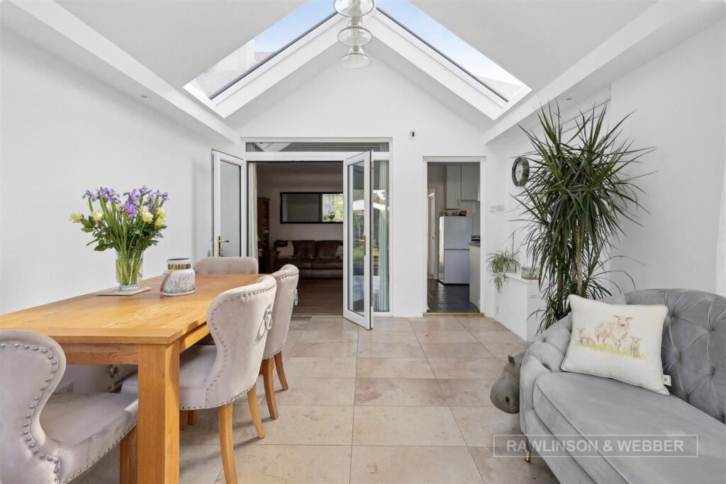House in Elmbridge, Molesey - View 3