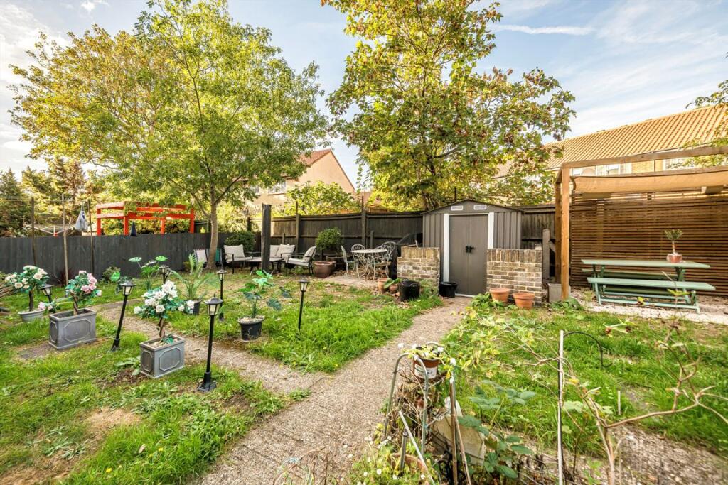Clifton Crescent, Peckham photo 4