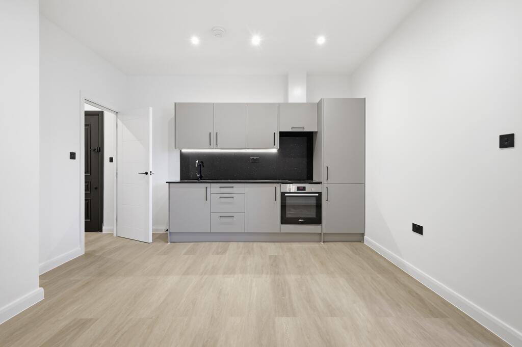 Main image of property: Headgate, Colchester, CO3 3BS