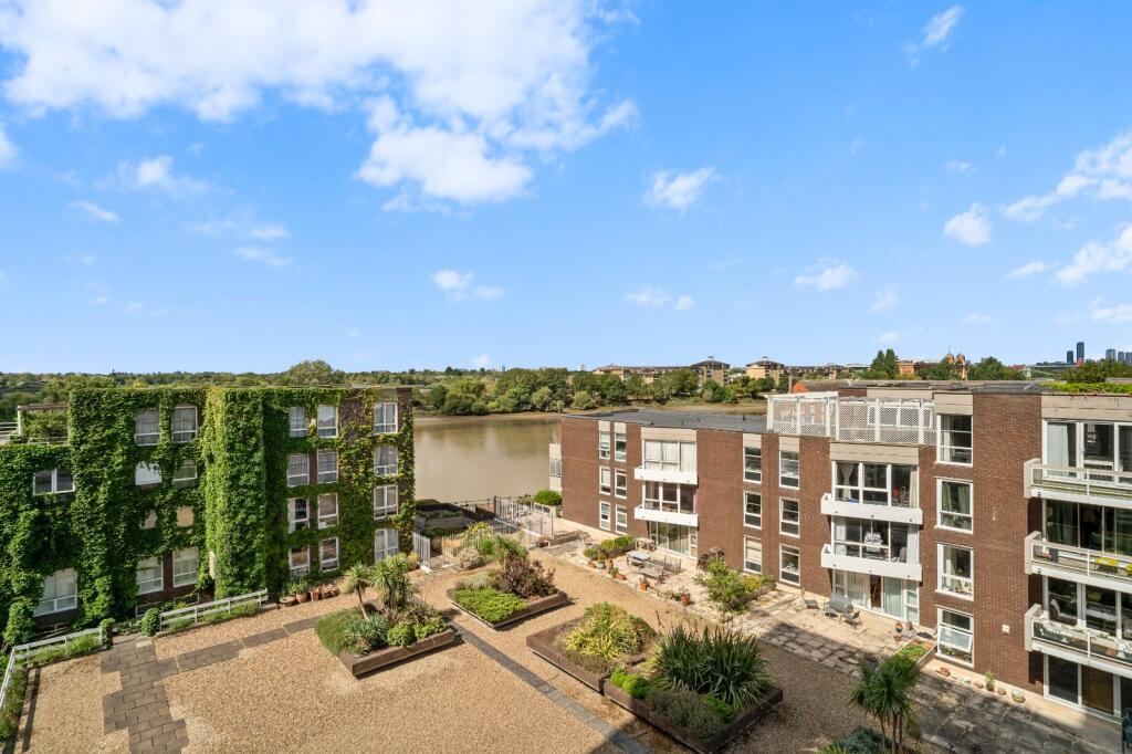 Apartment in London - More