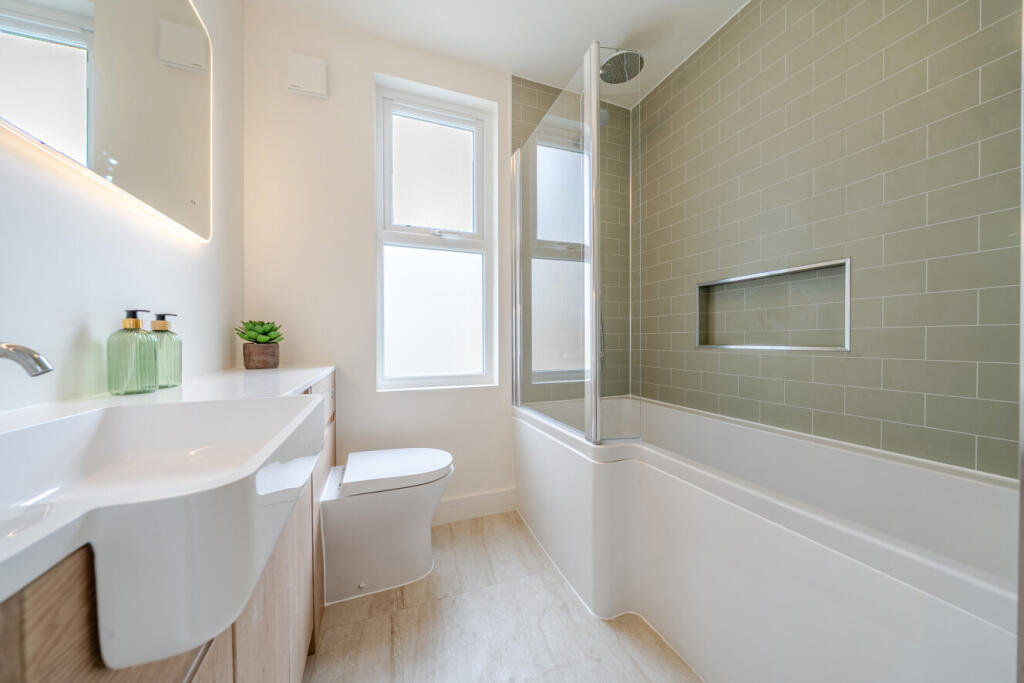 Apartment in London - View 5