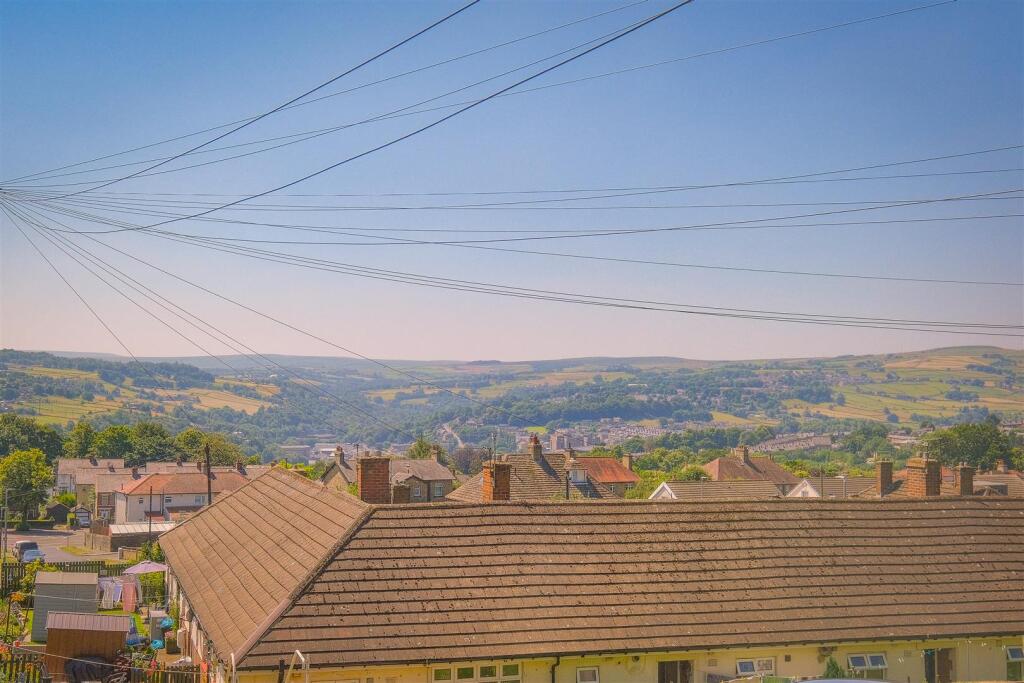 Willowfield Crescent, Halifax photo 2