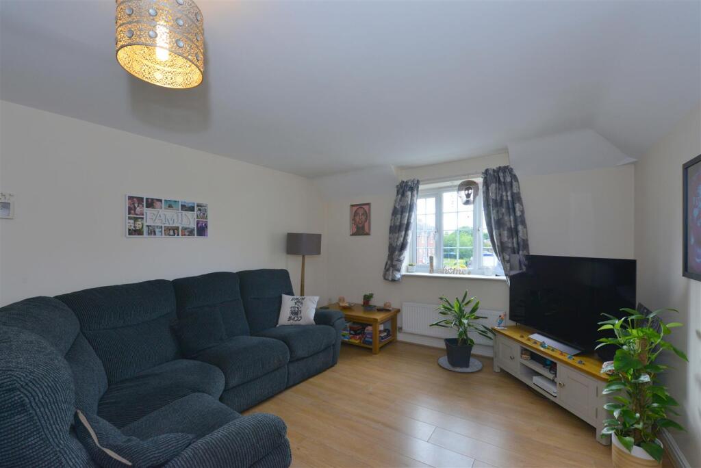 17 Poplar Close, Spring Gardens, Shrewsbury photo 2