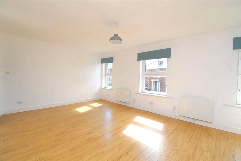 Apartment in Basingstoke and Deane, Lychpit, Riverdene - View 3