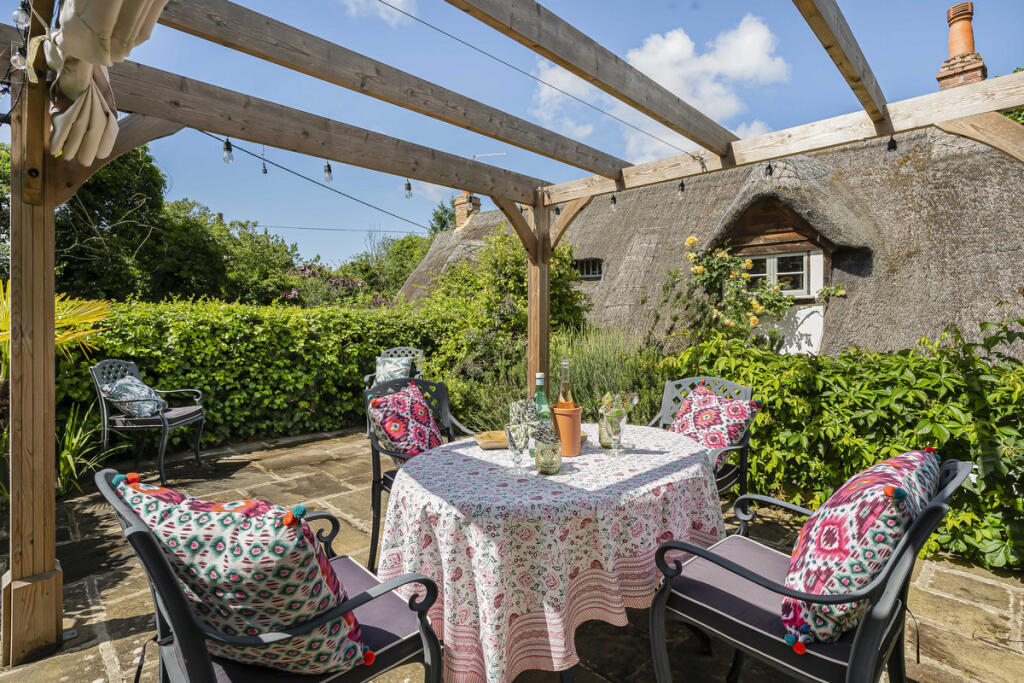 House in South Oxfordshire, Mackney, Brightwell-cum-Sotwell - View 2
