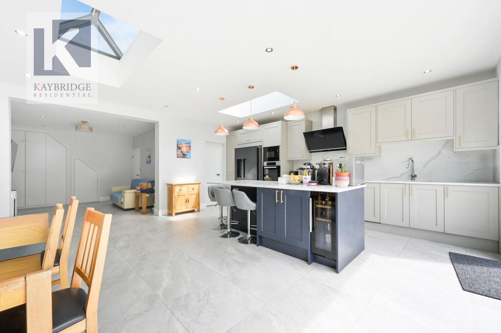 House in Epsom, Stoneleigh - View 2