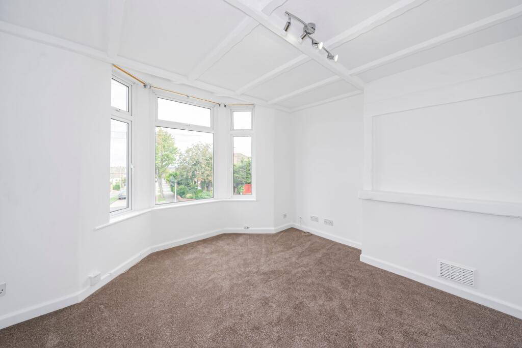 Apartment in Southend-on-Sea - More