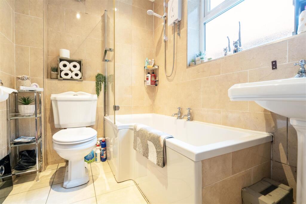 Apartment in North Tyneside, North East - View 6