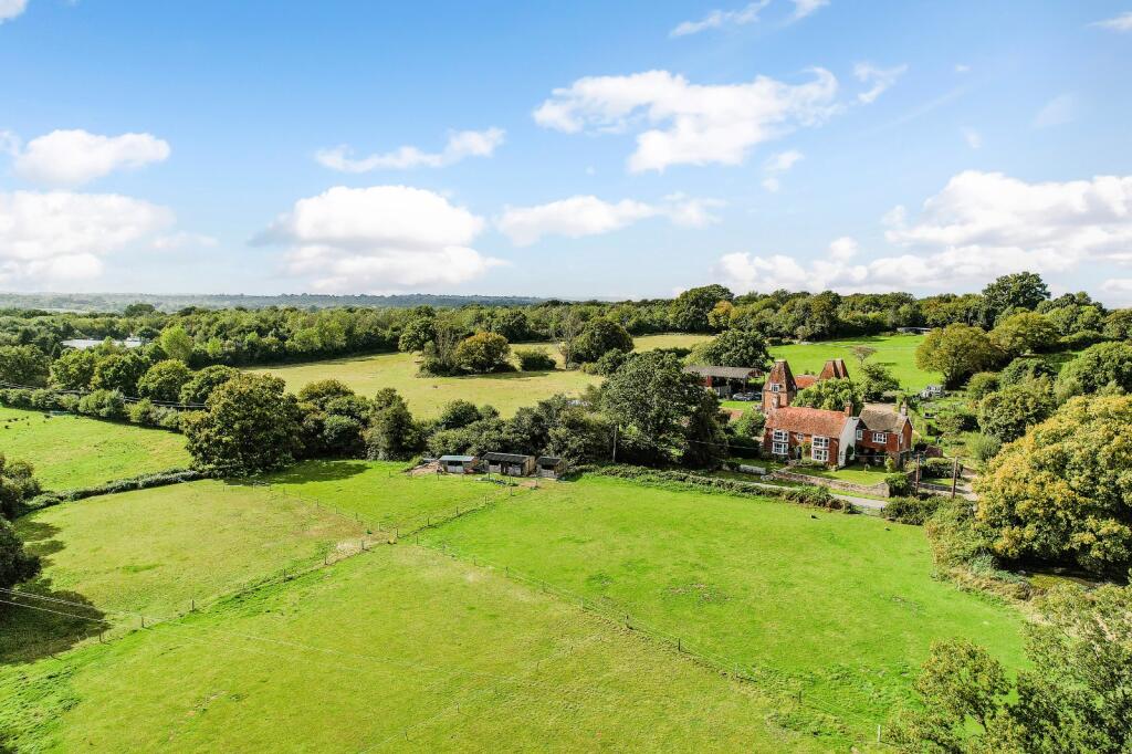 5-bed detached on Hobbs Lane, Beckley, Rye, East Sussex, TN31, £1,195,000