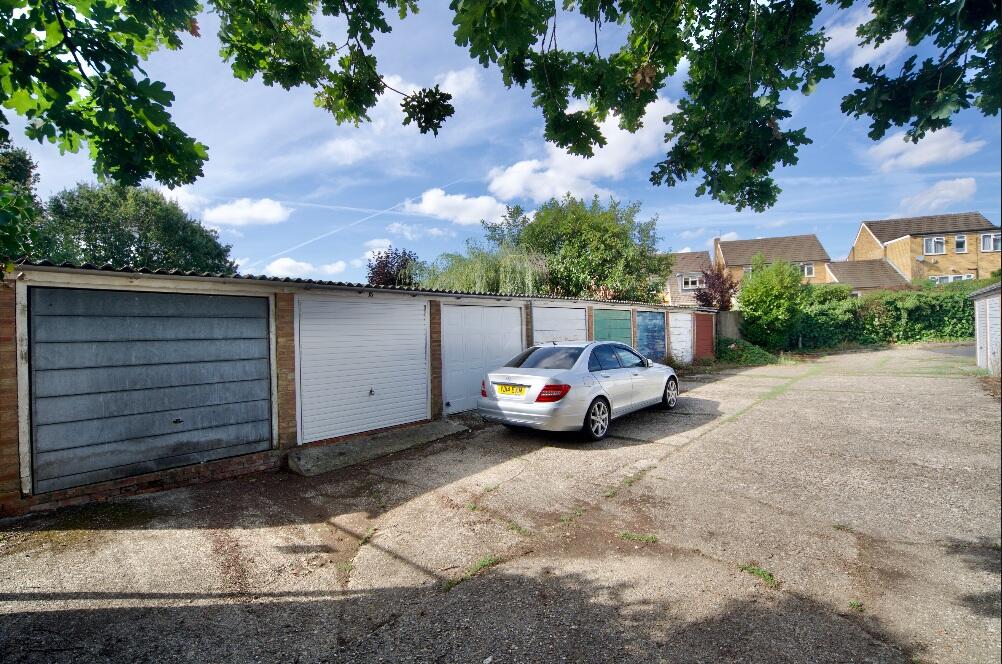 Apartment in Enfield - View 5